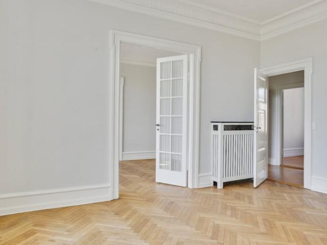 4 værelses lejlighed med klassisk charme og en enestående beliggenhed på Frederiksberg Allé