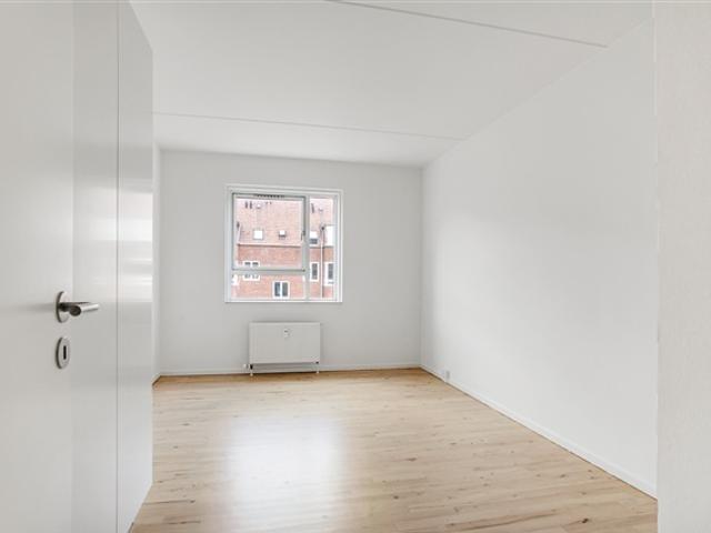 4 værelses lejlighed med sydvestvendt altan, København Ø, København