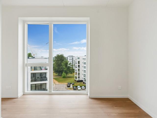 4 VÆRELSES LEJLIGHED PÅ 3. SAL!