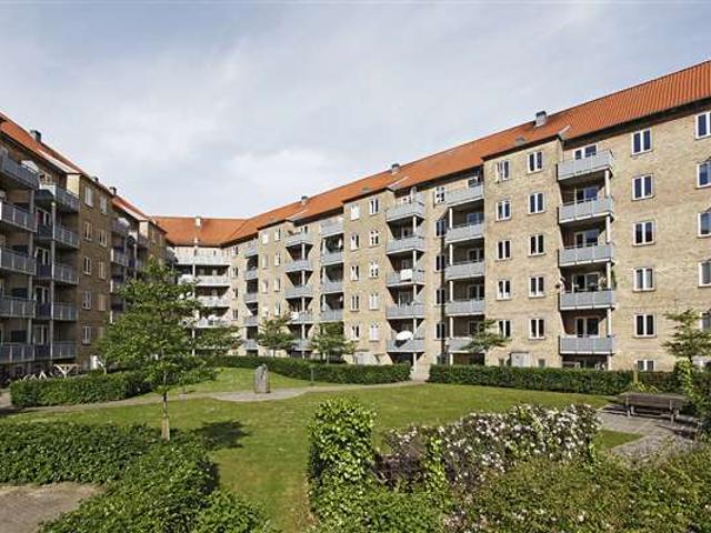 4 værelses lejligheder med altan i attraktivt område