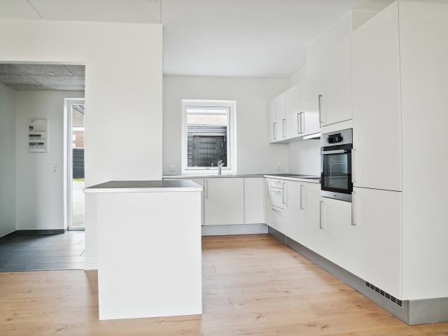 4 værelses rækkehus med privat terrasse og carport