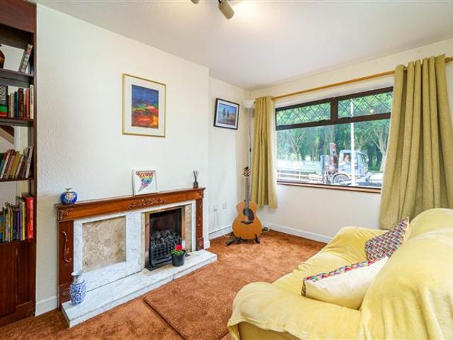 4 Woodford Avenue, Clondalkin, Dublin 22 Berkeley & Associates 4936 MyHome. Ie Residential