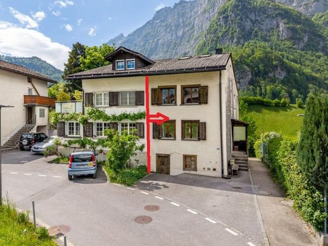 4½ Zi Hausteil mit Schopf und Wiesenfläche