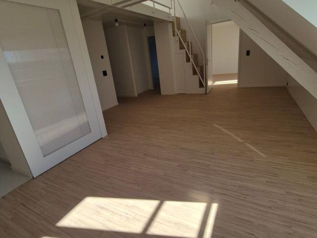 4 Zimmer, 77 m², 2. Stock