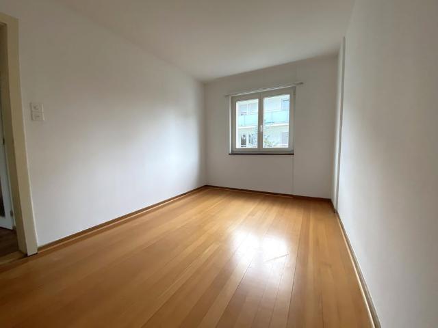 4 Zimmer, 77 m², 2. Stock