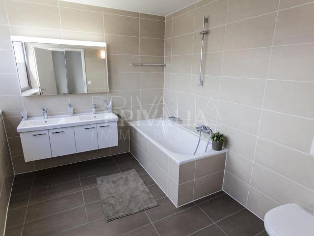 4 Zimmer, 108 m², 1. Stock