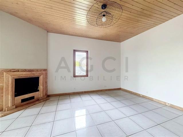 4 Zimmer Wohnung mit Balkon