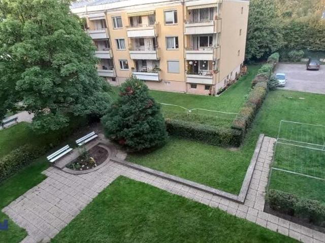 4 Zimmer Wohnung mit Balkon, Parkplatz und Frisch saniert