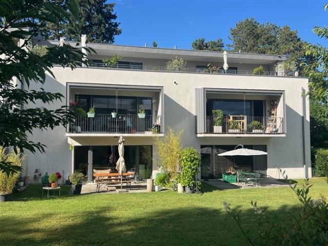 4 Zimmer Wohnung mit großem, nach Süden ausgerichtetem Balkon in einer ruhigen Gegend