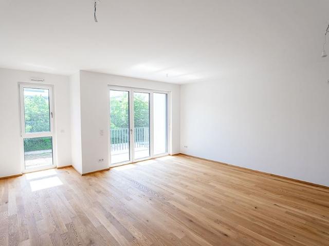 4 Zimmer Wohnung mit großgeschnittenem Wohnbereich und idyllischem Balkon