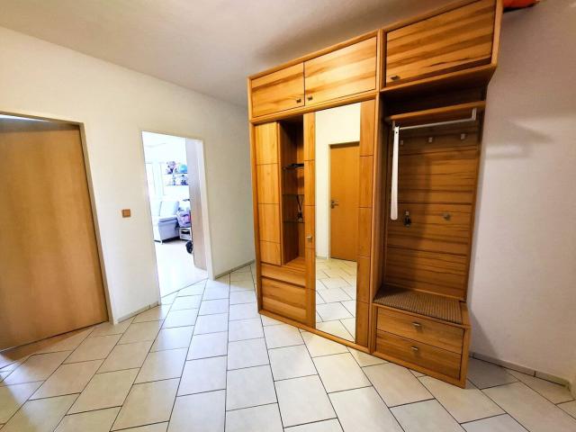 4 Zimmer WOHNUNG mit LOGGIA zum Wohlfühlen Nähe KH Wr Neustadt