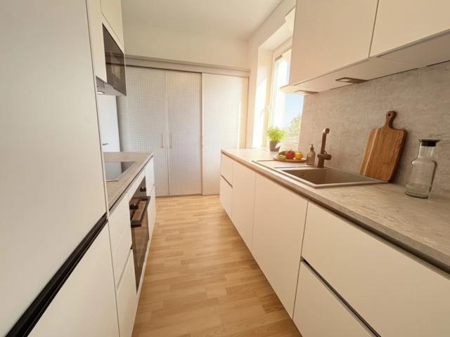 4 Zimmer Wohnung mit neuer Einbauküche und großer verglaster Loggia!