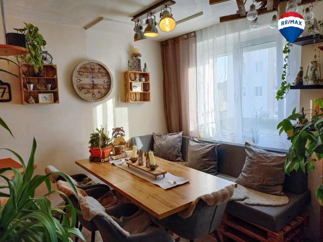 Sanierte 4 Zimmer Wohnung mit Tiefgaragenplatz