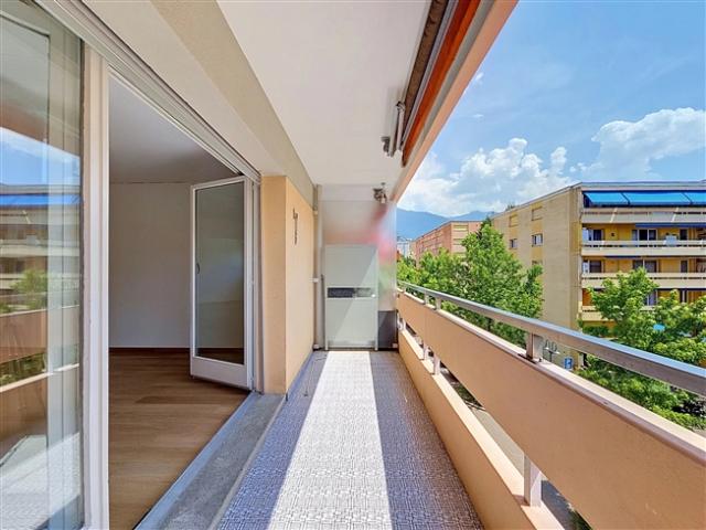 4 Zimmer Wohnung zum Renovieren in der Nähe des Sees