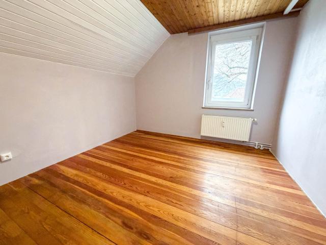 4 ZIMMER DACHGESCHOSS MIETWOHNUNG IN LENDORF!