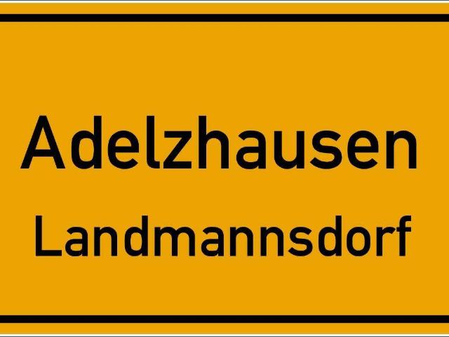 4 Zimmer Dachgeschoss Wohnung mit Garten und Garage