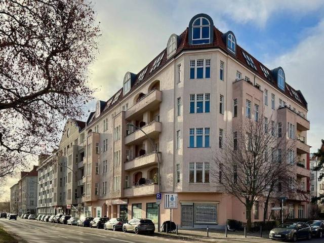 4 Zimmer Eigentumswohnung im Stuckaltbau bezugsfrei kaufen in Berlin Schöneberg, ca. 119 m², Balkon