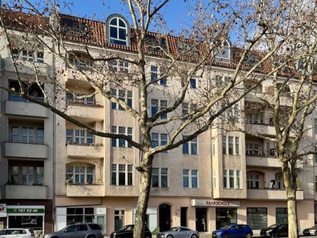 4 Zimmer Eigentumswohnung kaufen im Stuckaltbau in Berlin Schöneberg, ca. 123 m², Balkon, bezugsfrei