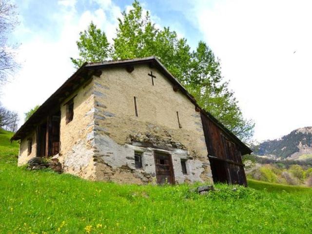 4 Zimmer Rustico zum Ausbauen an sehr ruhiger, sonniger Aussichtslage / Large rustic in the middle of nature with beautiful view