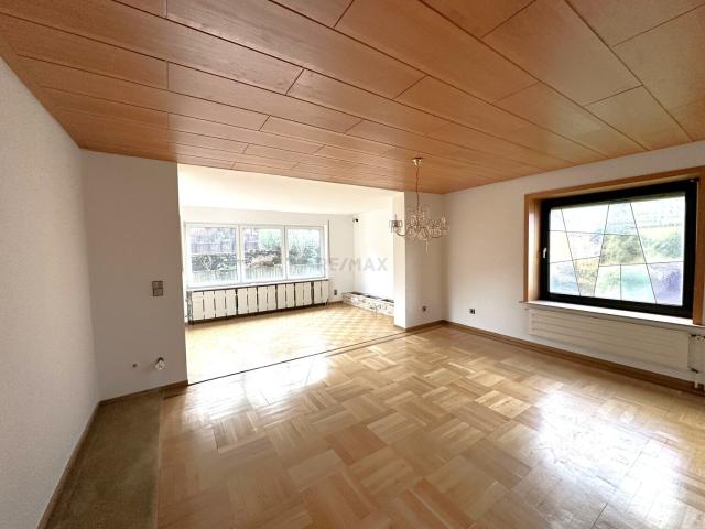 4 Zimmerwohnung in Zweifamilienhaus mit Potenzial in ruhiger Lage und XXL Terrasse