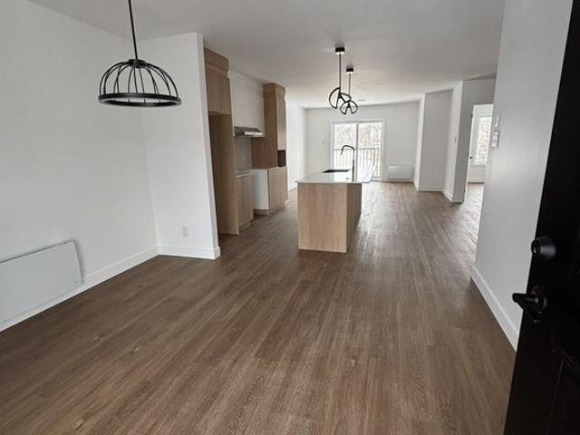 4 1/2 Neuf à Louer Avec Grand Balcon