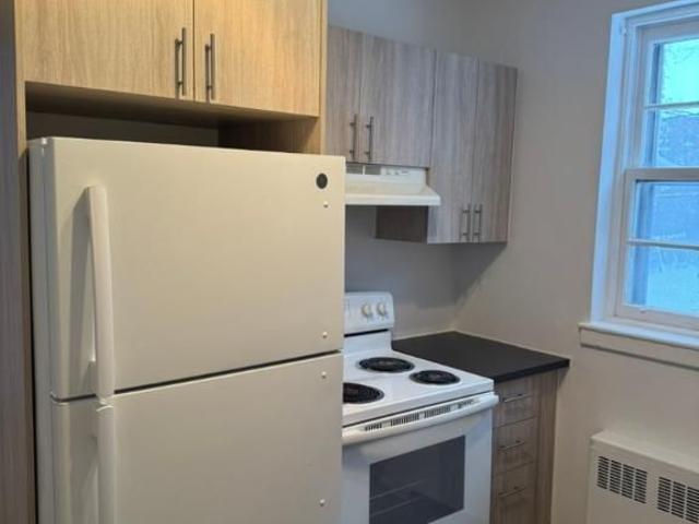 4 1/2 À LOUER, CÔTE DES NEIGES, DEUX CHAMBRES, LIBRE MAINTENANT