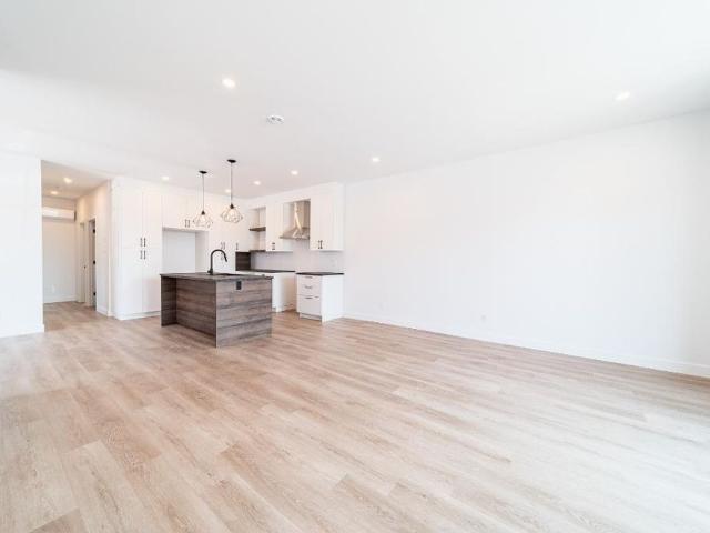 4 1/2 à louer à Cowansville, Quartier Papineau, disponible maintenant et pour juillet, animaux acceptés
