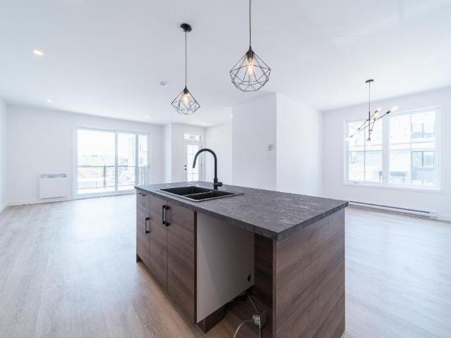4 1/2 à louer à Cowansville, Quartier Papineau, disponible maintenant et pour juillet, animaux acceptés