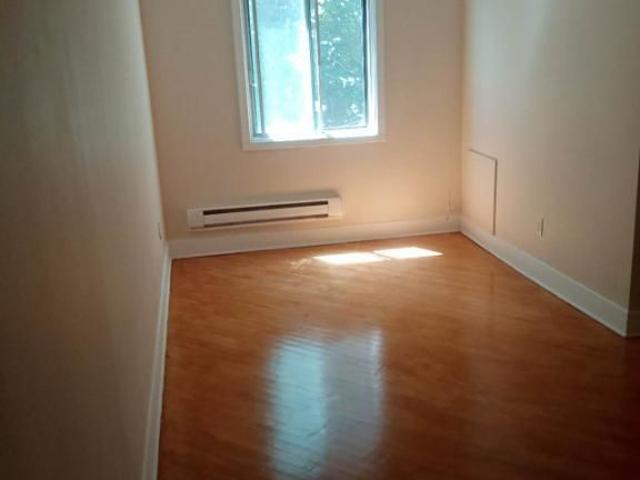 4 1/2 à Louer St Laurent