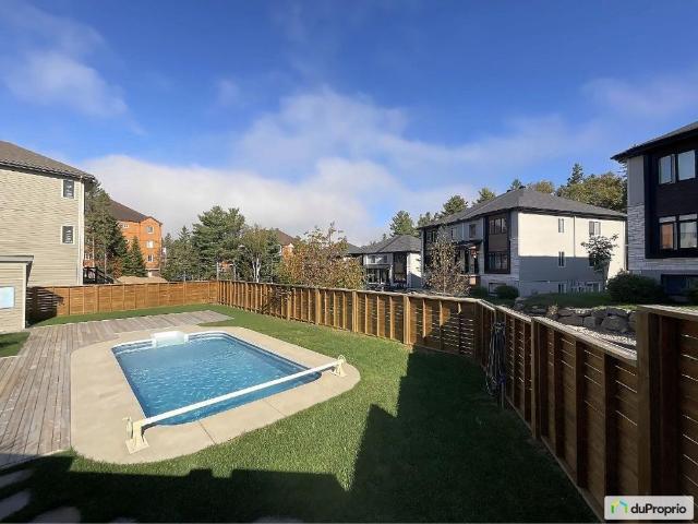 4 1/2 boisé avec piscine à Mont Tremblant Saint Jovite
