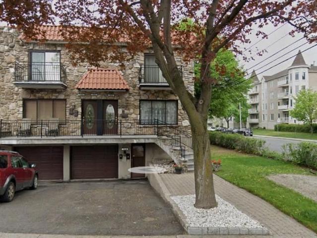 4 1/2 dans Triplex près des Galeries d'Anjou