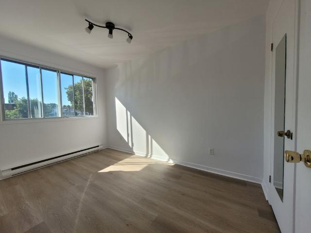 4 1/2 Prmier De Plex Entrées Privée SEPT