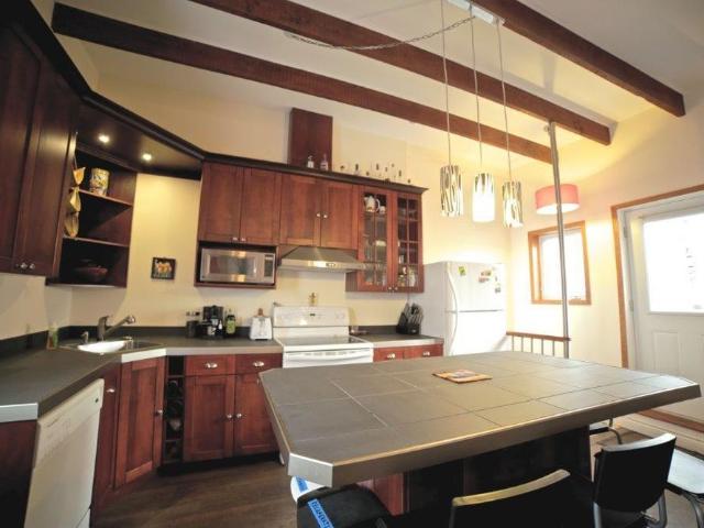 4 1/2 Rénové 2 chambre très bien Situé a Limoiou