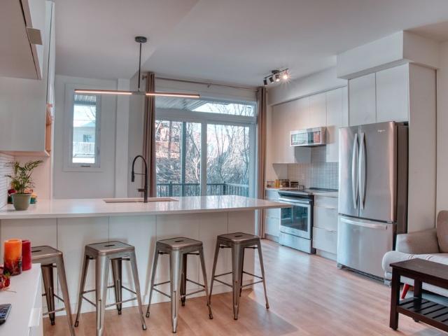 4 1/2 Rénové à Neuf Et Meublé à Montréal