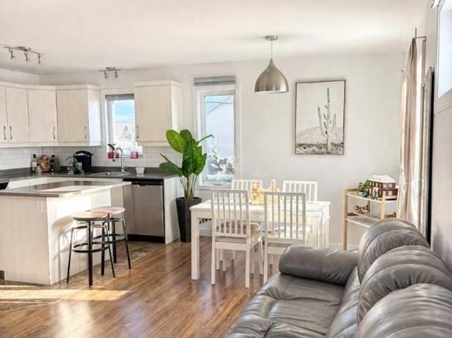 4 1/2 style condo sur 2 étage rare