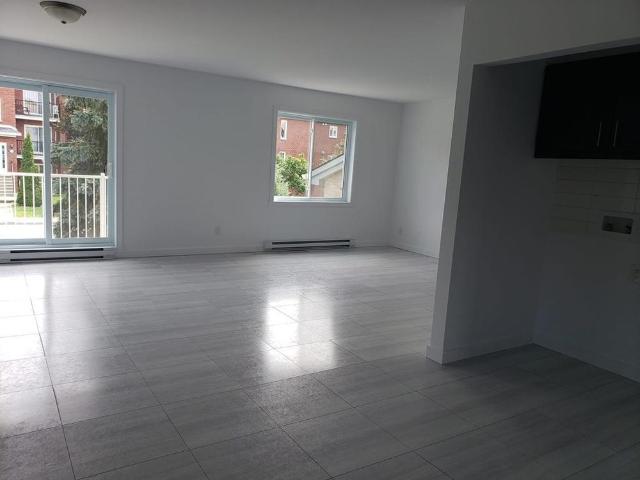 4 1/2 style condo 50 plus