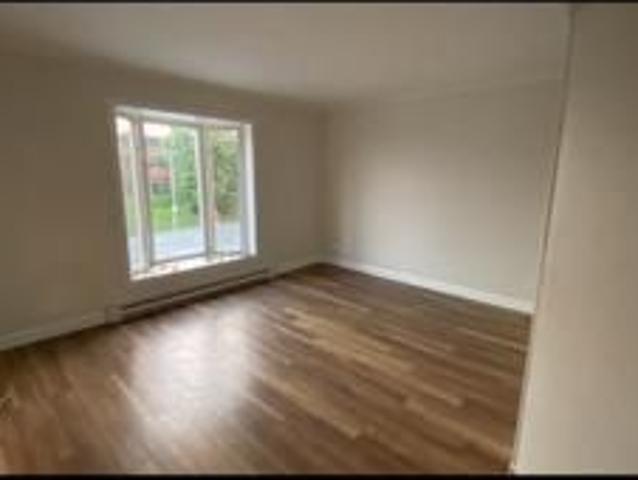 4 1/2 Sainte Thérèse 1 300 $/mois