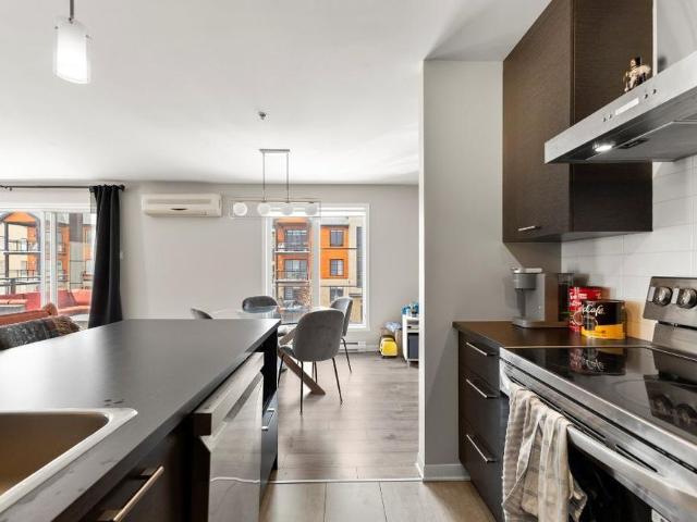 4 1/2 SPACIEUX CONDO