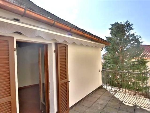 4 1/2 Zimmer Wohnung mit Terrasse an sehr ruhiger, zentraler Lage mit Wohnambiente/ appartamento di 4 1/2locali con terrazza
