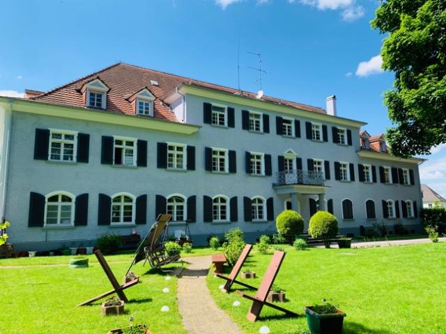 4 1/2 Zimmer Wohnung in stilvoller Villa