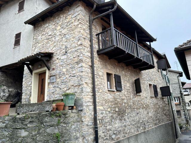 4 1/2 Zimmer Dorfhaus an sehr ruhiger Lage / 4 1/2 Zimmer Haus im Kern in sehr ruhiger Lage