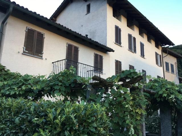 4 1/2 Zimmer Dorfhaus mit Pergola Rustikales 4 1/2 Zimmer Haus mit Pergola