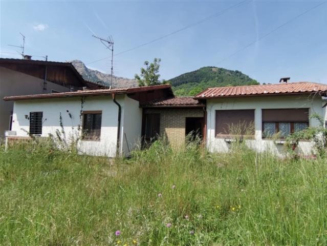 4 1/2 Zimmer Haus mit Garten und Bauland sehr ruhig und sonnig