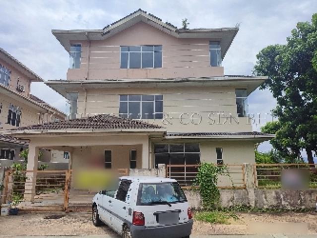 4 + 1 Room 3 Storey Cluster House, Corner Lot