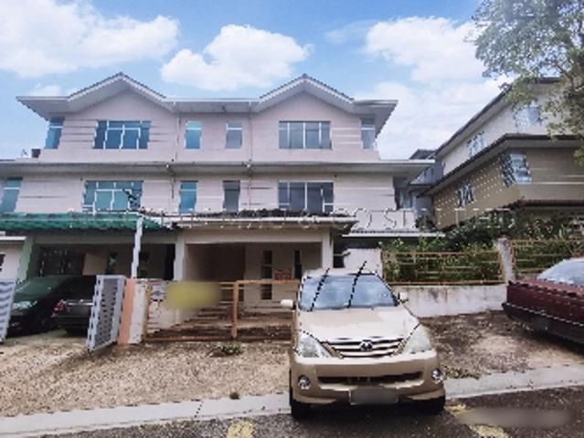 4 + 1 Room 3 Storey Cluster House