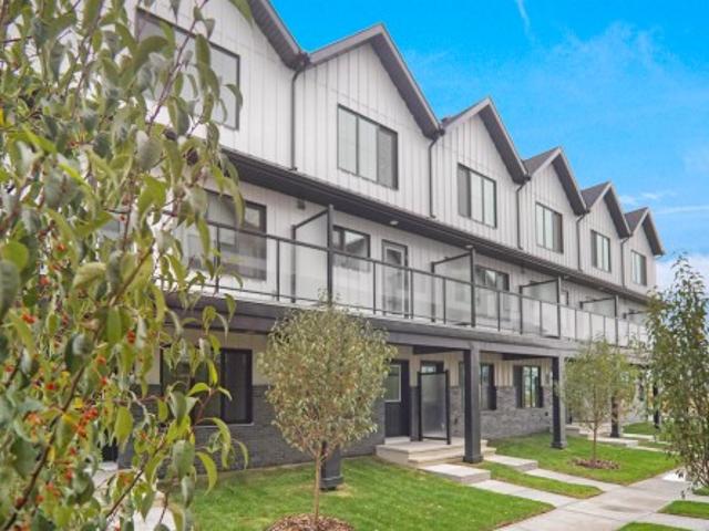 4 29 Airport Road, Edmonton, AB, T5G 2P9 townhouse for sale | Listing ID E4474 | Royal LePage