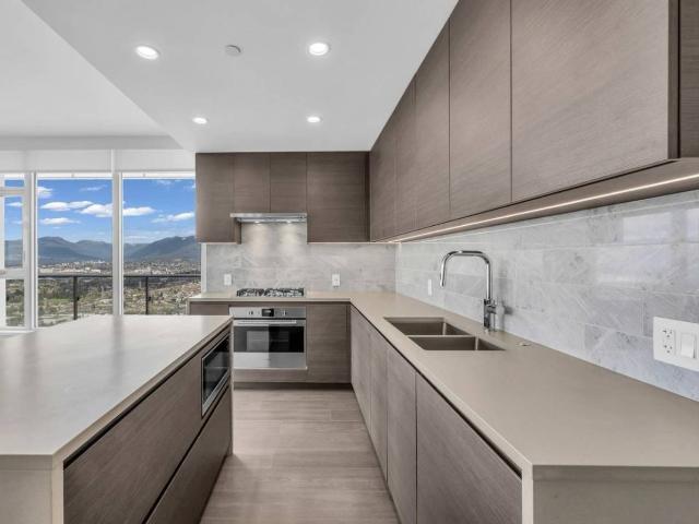 $4,200 / 3br – 1082ft2 – 3BD 2 Bath available now @ Gilmore Place 2 4168 LOUGHEED HWY/ Burnaby/ Gilmore