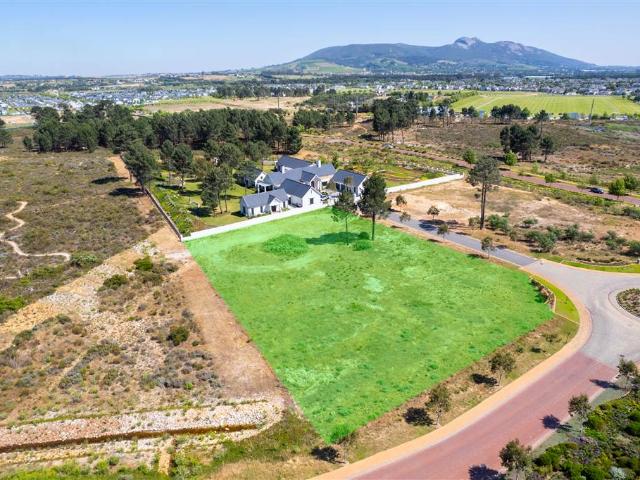 4 204 m² Land available in Val de Vie