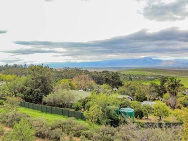 4 214 m² Land available in Ongegund Village