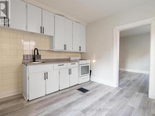 4 221 Hamilton Road E, London East, ON, N5Z 1P9 investment for lease | Listing ID X13592 | Royal LePage